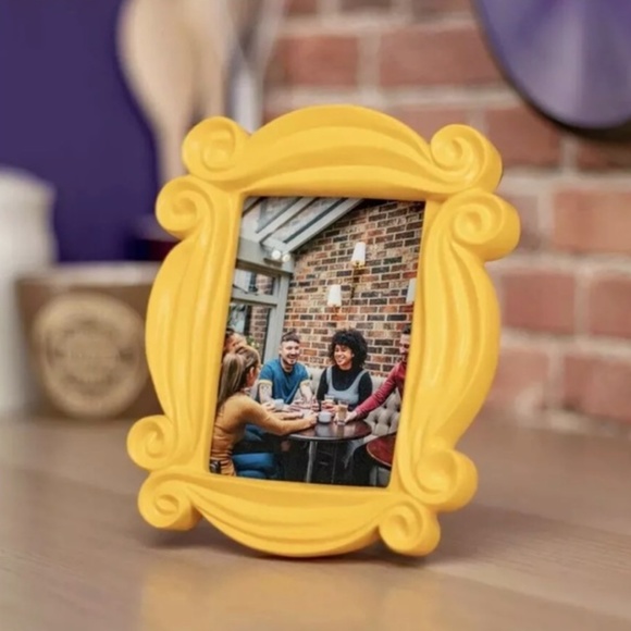 Friends Tv Show Yellow Peephole Frame - Picture 6 of 6